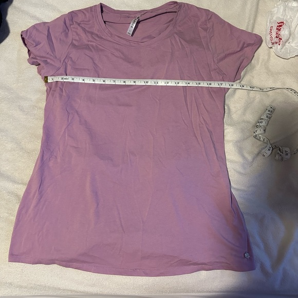 Fabletics run and exercise top - partially open back/vented - purple - loose fit - Picture 2 of 7